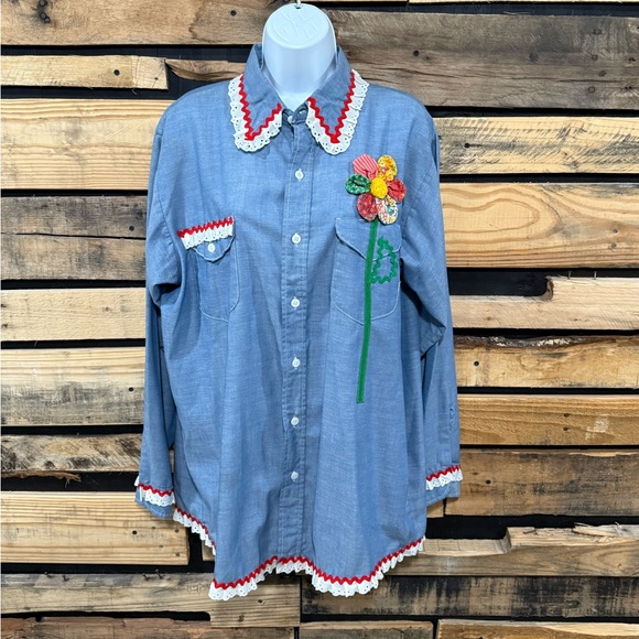 OshKosh B'gosh Tops - 70s Women’s Osh Kosh B’Gosh Boho Embroidered Chambray Lace Detail Shirt large‎